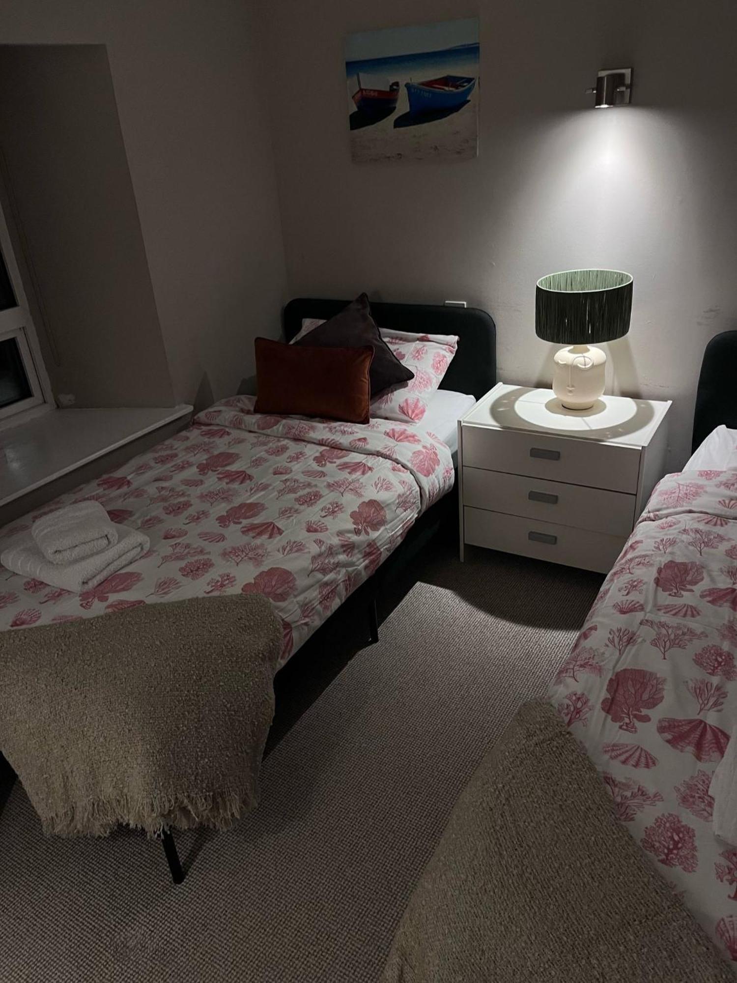 Splash Cottage Beach House With Sea Lapping Garden Bangor  Eksteriør bilde