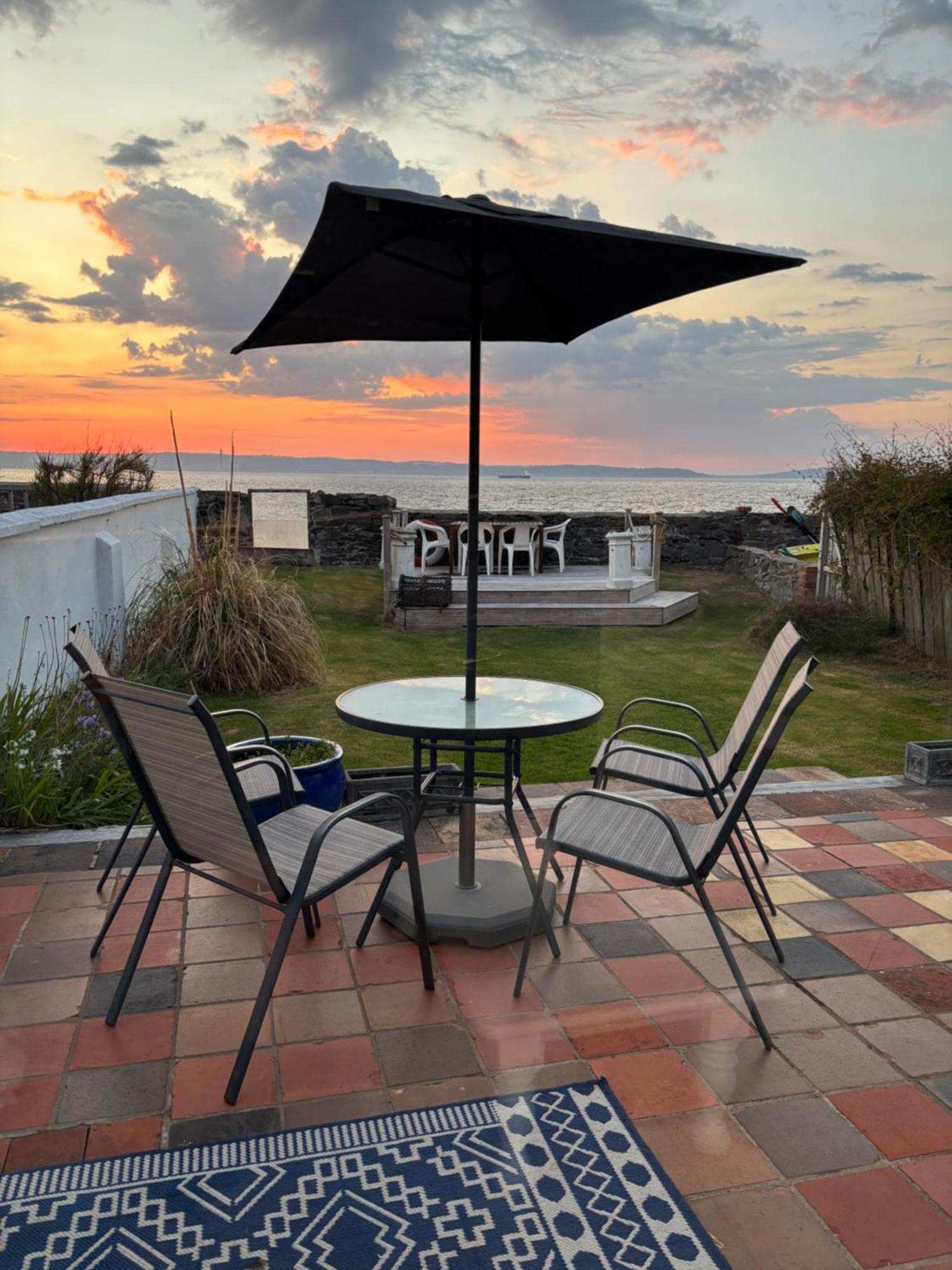 Splash Cottage Beach House With Sea Lapping Garden Bangor  Eksteriør bilde